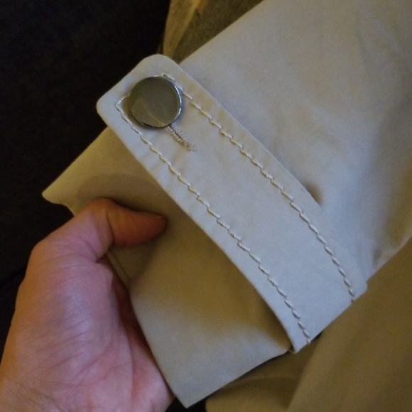 SOLD Tan trench coat - Picture 4 of 7